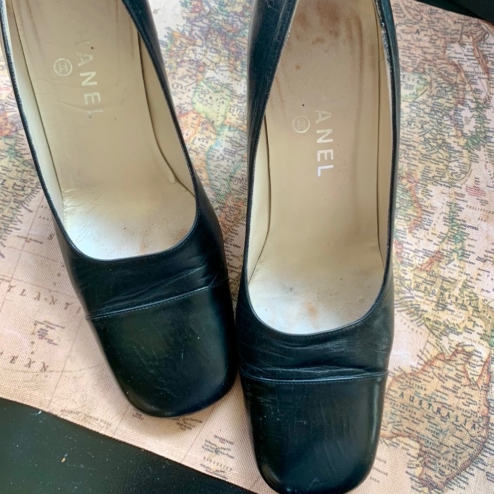 Authentic vintage Chanel shoes 38.5 or 8 1/2